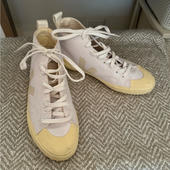 Veja High Top Shoes - Picture 2 of 5